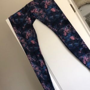 Wunder under floral leggings